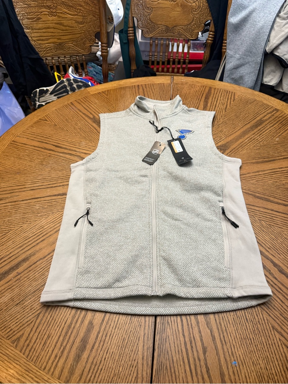 New with Tags Antiqua St Louis BkuesMen's Zip-Front Sleeveless Vest - Light Gray